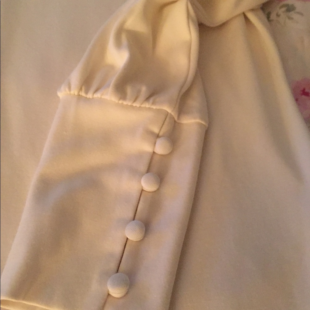 Beautiful ivory blouse - Picture 2 of 4